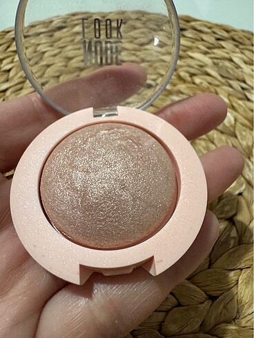 Beden Golden Rose Baked Far