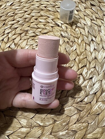 Essence Essence Aydınlatıcı Kapatıcı