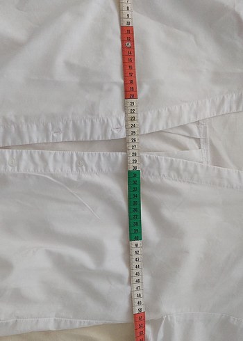 Kadın Beyaz Düğmeli V Yaka Kısa Kollu Gömlek - Görsel 6