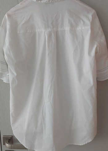 Kadın Beyaz Düğmeli V Yaka Kısa Kollu Gömlek - Görsel 4