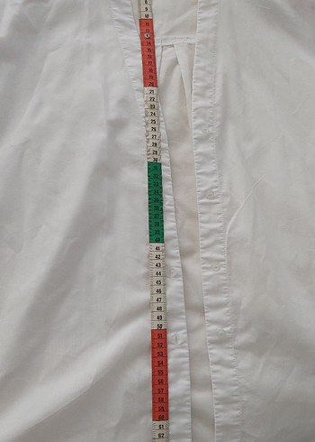 Kadın Beyaz Düğmeli V Yaka Kısa Kollu Gömlek - Görsel 5