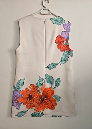 Çiçek Desenli saten elbise - Görsel 2