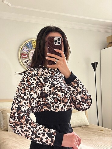 Trendyol & Milla Leopar desenli kısa sweat m beden