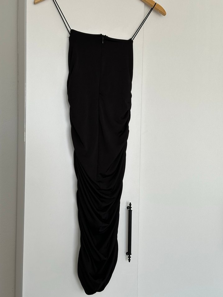 Siyah Drapeli Uzun İp Askılı Kadın Elbise M beden - Görsel 3