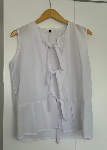 Beyaz fiyonklu Normal Kesim Bağlamalı kolsuz bluz - Görsel 2