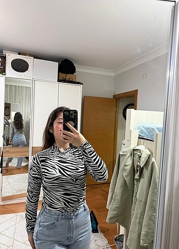 Zebra desenli bluz