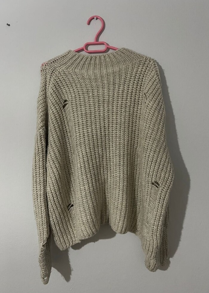 Yırtık desenli kazak - Görsel 2