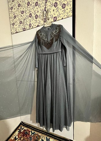 Uzun Kollu Gri İşlemeli Kadın Abiye Elbise - Görsel 3