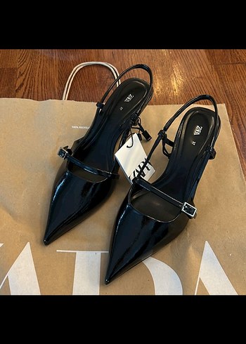 Zara Siyah Rugan Tokalı İnce Topuklu Kadın Ayakkabı