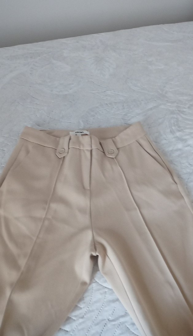 Krem rengi düğme detaylı Kadın Kumaş Pantolon - Görsel 2