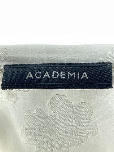 universal Beden beyaz Renk Academia Gömlek %70 İndirimli.