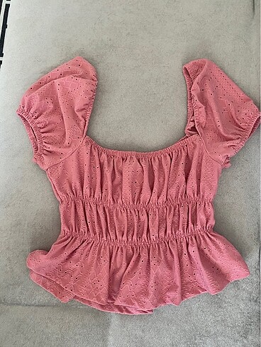 Pembe kare yaka crop bluz