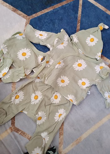 Bebek Kız Çiçekli Uzun Kollu Dantel Takım