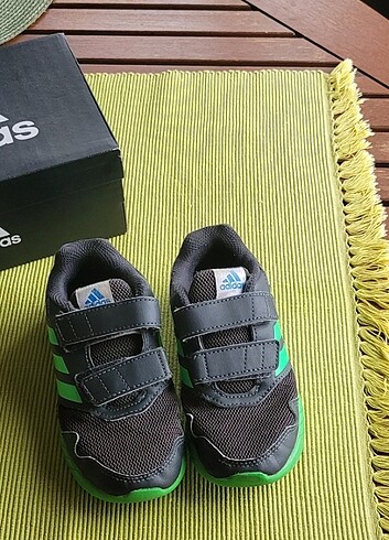 28 Beden gri Renk Erkek Çocuk Spor Ayakkabı Adidas 28 numara