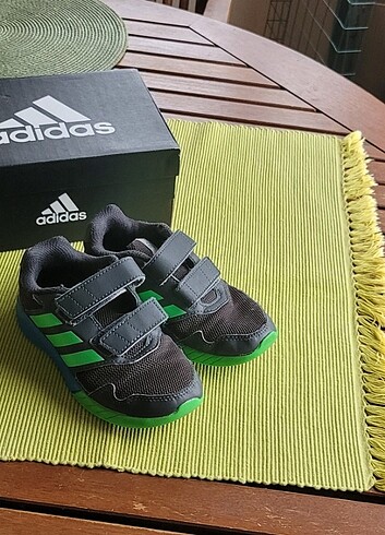 28 Beden Erkek Çocuk Spor Ayakkabı Adidas 28 numara