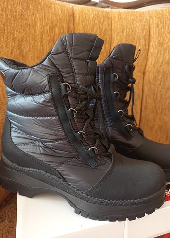 Siyah Dolgu Topuk Kadın Kauçuk Bot - Görsel 3