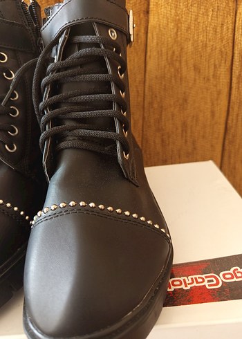 Siyah Parlak Deri Gotik Tokalı Kadın Bot - Görsel 2