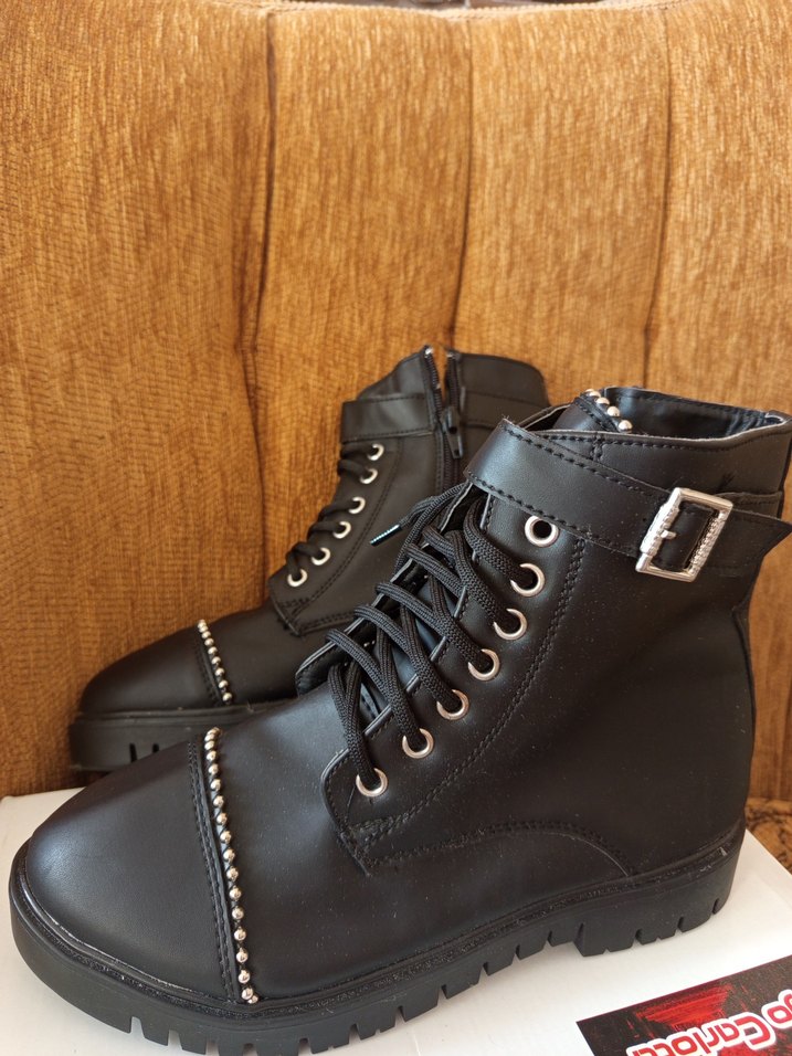 Siyah Parlak Deri Gotik Tokalı Kadın Bot - Görsel 3