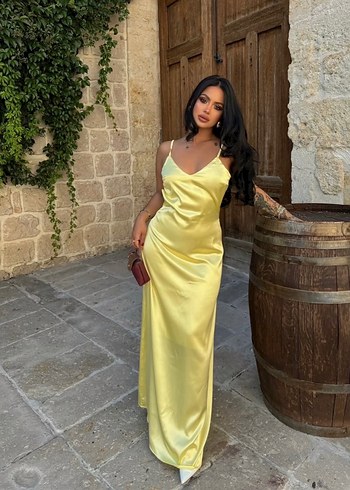 Sarı Drapeli Uzun İpek Görünümlü Elbise - Görsel 4
