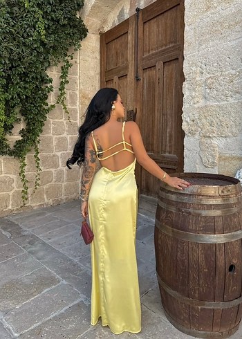 Sarı Drapeli Uzun İpek Görünümlü Elbise - Görsel 2