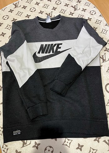 Nike Siyah Beyaz Renk Bloklu Sweatshirt
