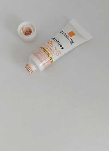 Beden Eklips Allık Fırçası+Vichy 50 SPF UVB+UVA Renkli Nemlendirici+La