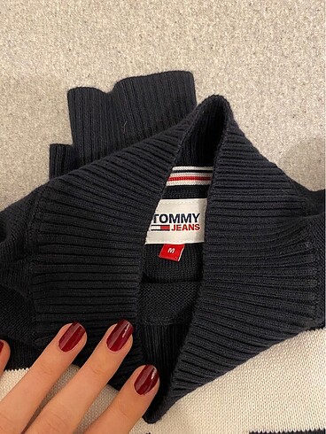 Tommy Hilfiger Tommy kazak ürün orjinaldir