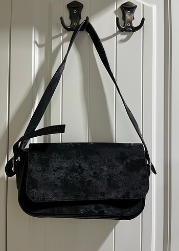 Siyah deri görünümlü kadifemsi Kadın Çanta - Görsel 2