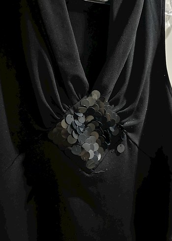 Drapeli V Yaka Siyah Kolsuz Bluz - Görsel 4