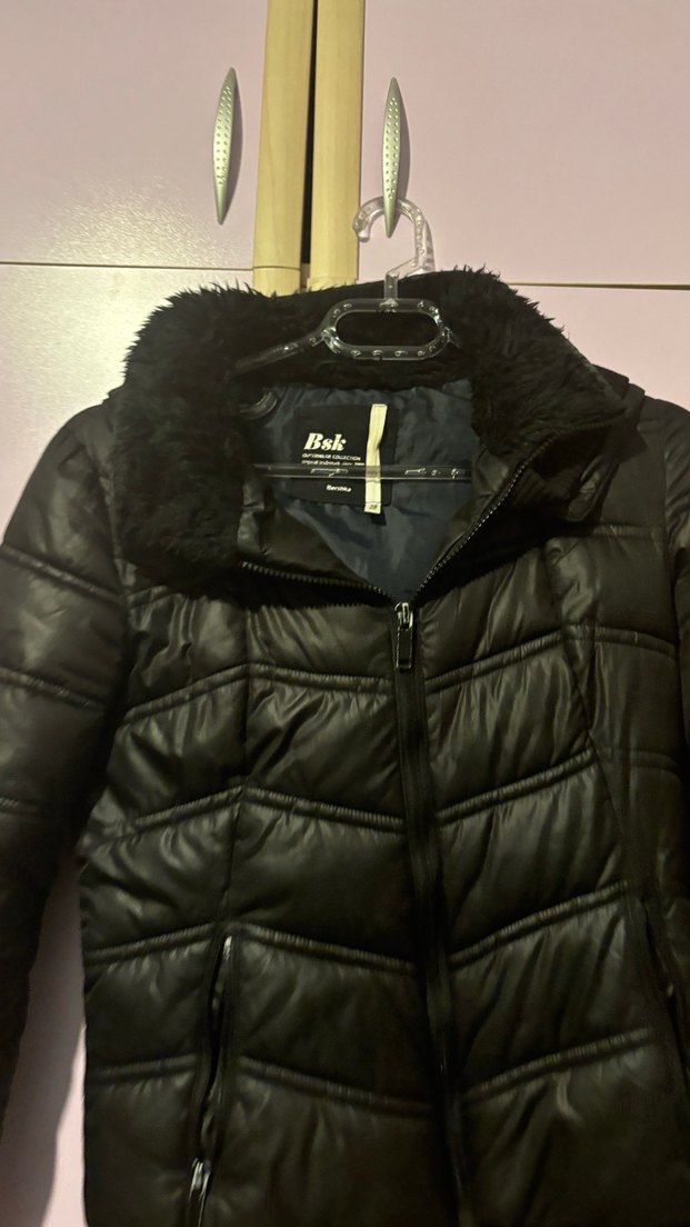 Bershka Siyah Kürklü Kadın Mont - Görsel 4