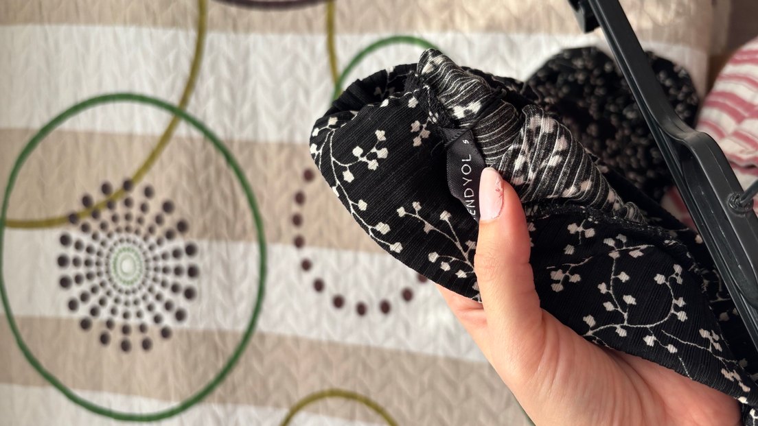 Siyah Desenli Mini Etek - Görsel 4