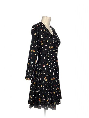 Diğer PreLoved Kısa Elbise %70 İndirimli.