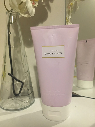 Avon Viva La Vita vücut losyonu