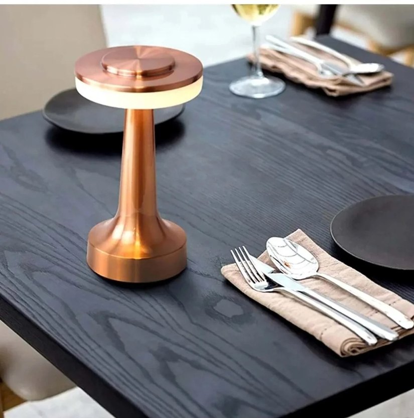 Parlak Altın Masa Lambası - Görsel 2