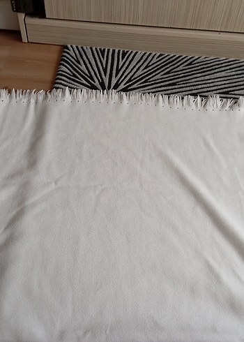 Beyaz Püsküllü Düz Battaniye - Görsel 2