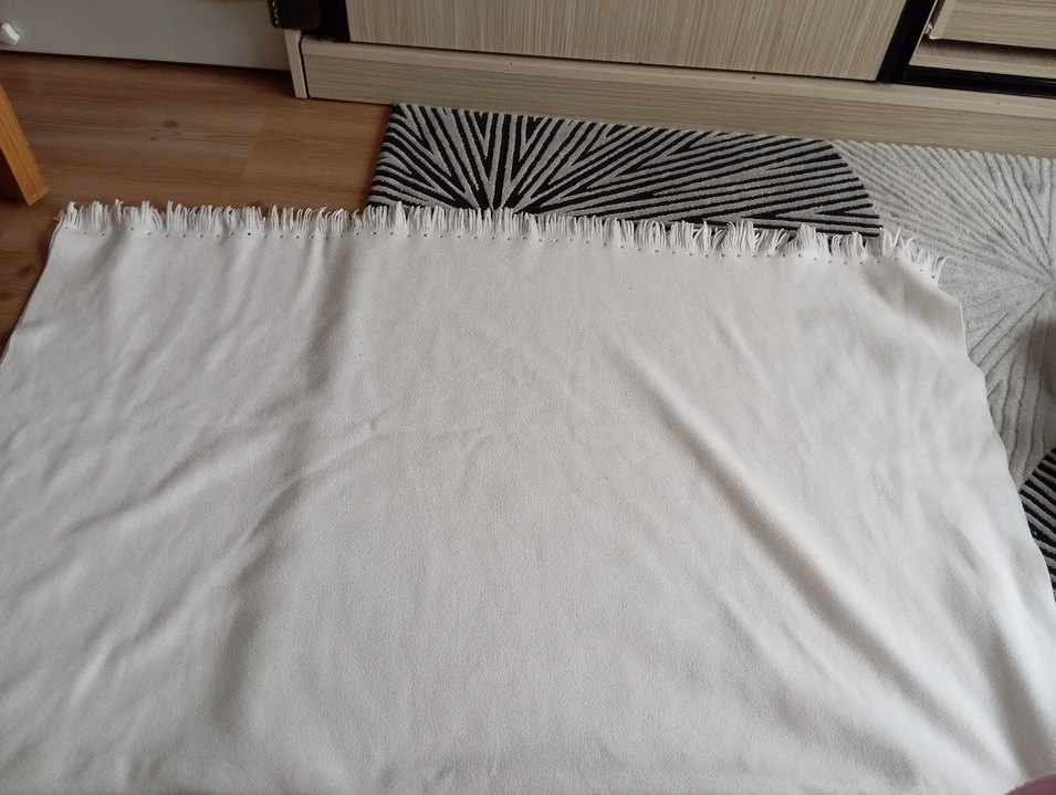 Beyaz Püsküllü Düz Battaniye - Görsel 2