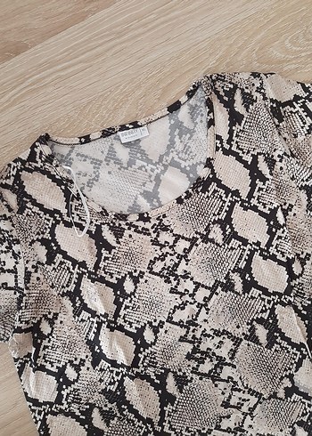 Kısa Kollu Yılan Desenli Kadın Bluz - Görsel 2