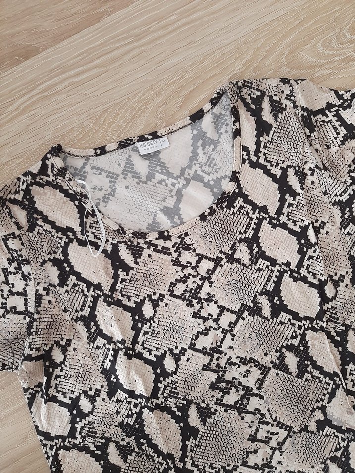 Kısa Kollu Yılan Desenli Kadın Bluz - Görsel 2