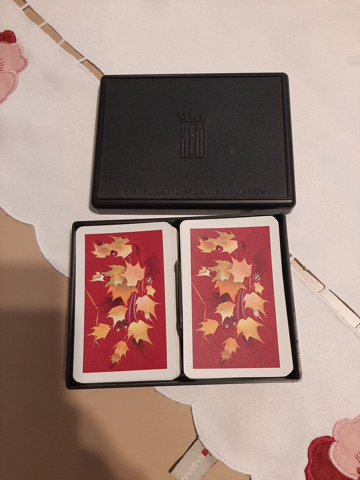 Siyah Plastik Kutulu Oyun Kartları Seti - Görsel 4