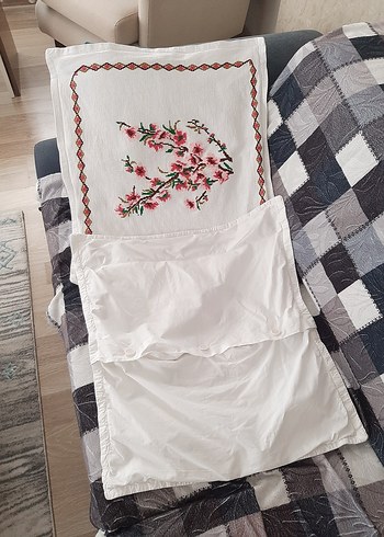 Nakışlı Beyaz Pastel Dekoratif Yastık Kılıfı - Görsel 2