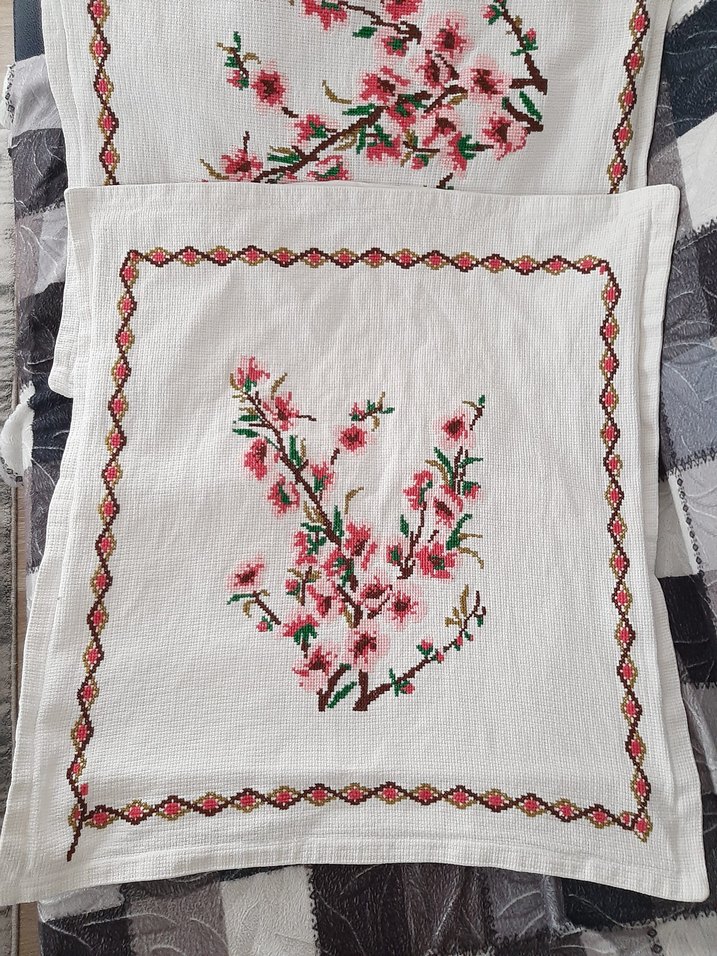 Nakışlı Beyaz Pastel Dekoratif Yastık Kılıfı - Görsel 3