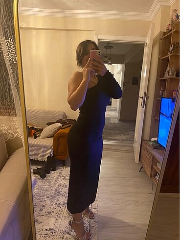 Siyah tek kol açık elbise - Görsel 2