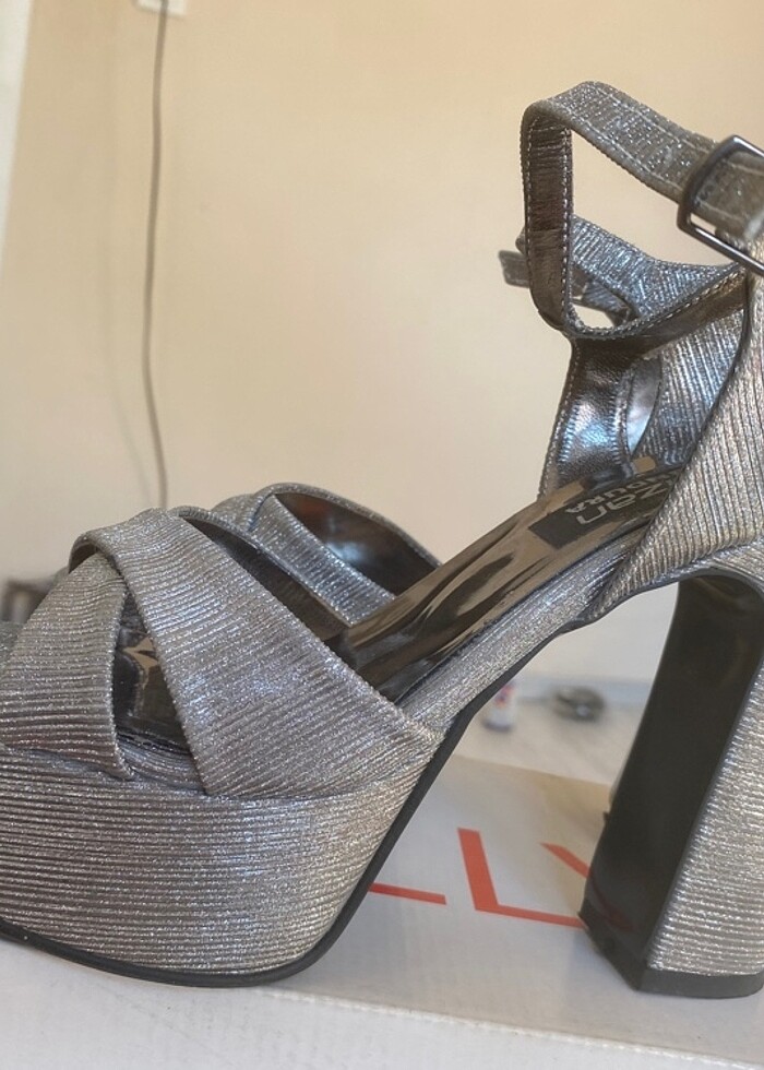 Gri platform yüksek abiye ayakkabı - Görsel 3