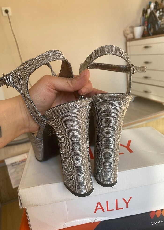 Gri platform yüksek abiye ayakkabı - Görsel 4