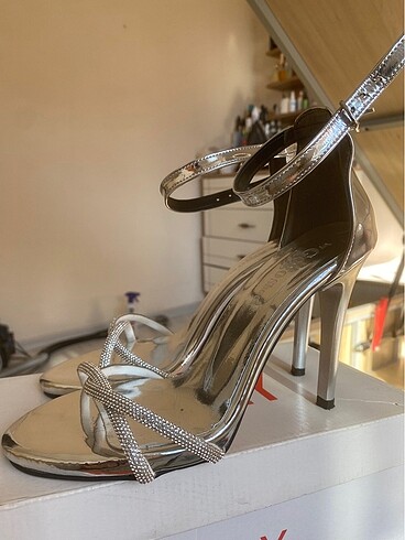 37 Beden Gri stiletto