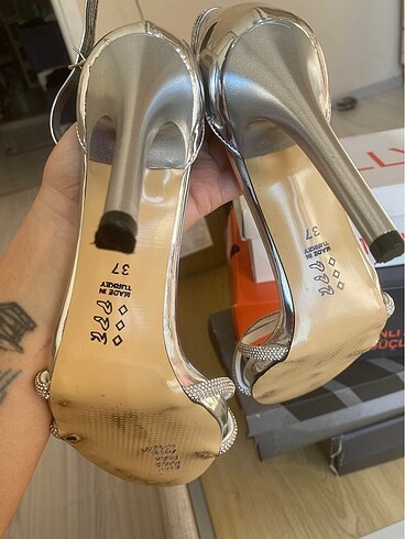 Gri stiletto - Görsel 5