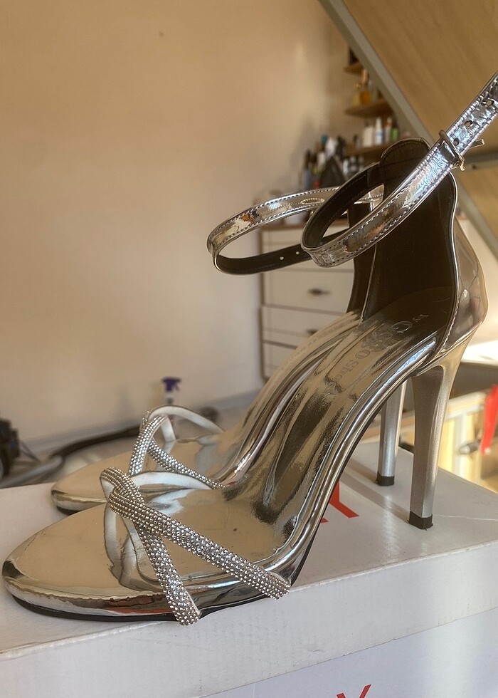 Gri stiletto - Görsel 3