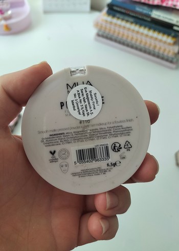 Farmasi MUA Pro/Base Mat Pudra Bej