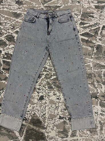 Taş detaylı pantolon