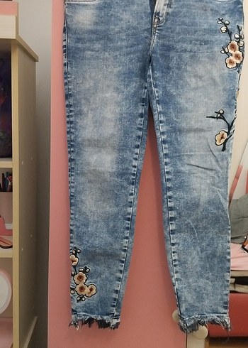 Nakışlı Düğmeli Mavi Kadın Kot Pantolon - Görsel 2